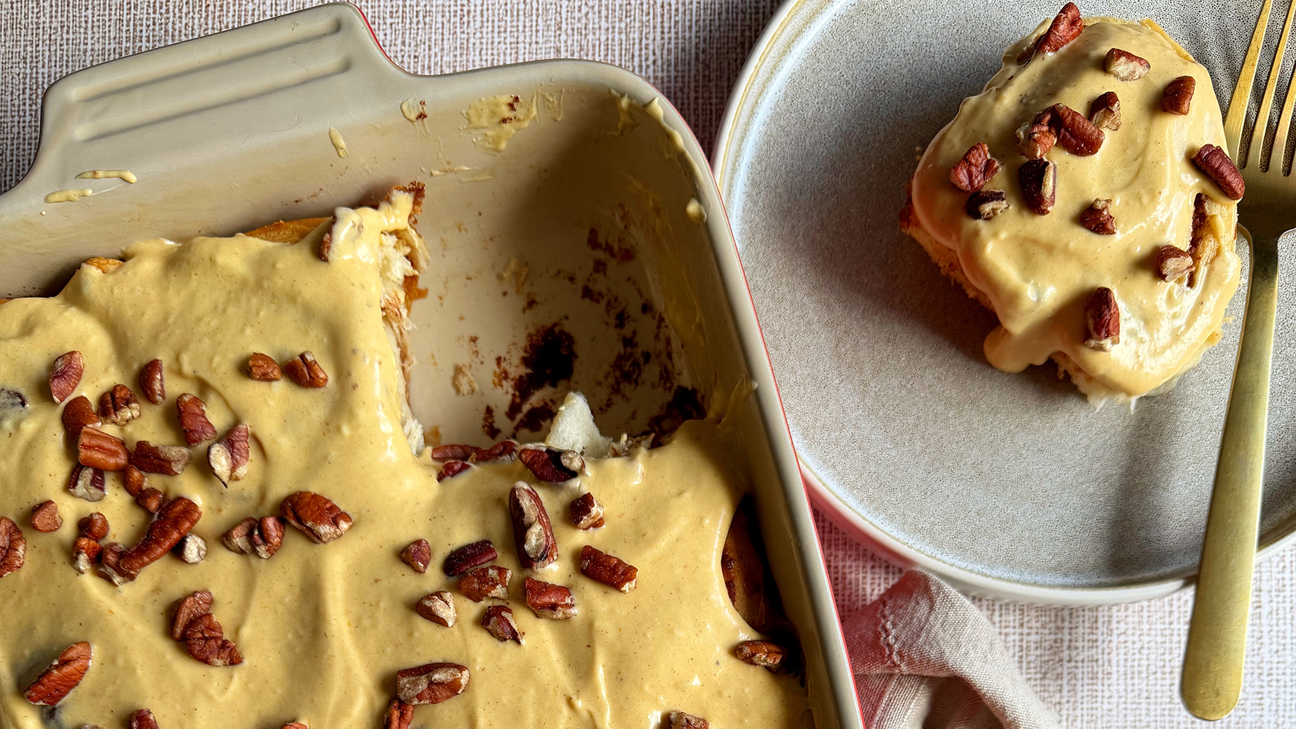 pumpkin cream cheese cinnamon rolls