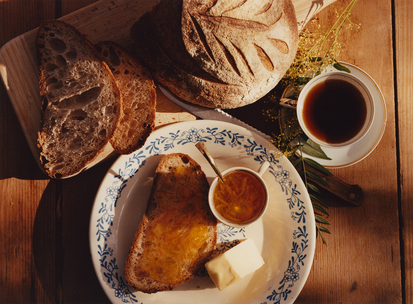 Marmalade spread over bread slices