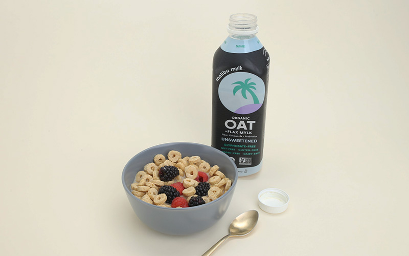 Cereal with oat flax mylk