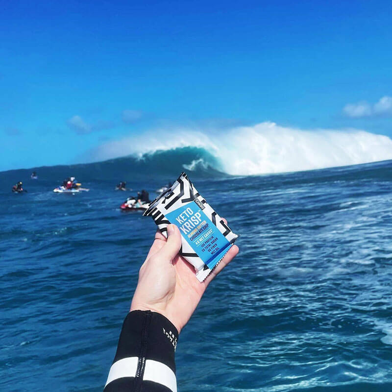 keto krisp bar in front of the ocean 