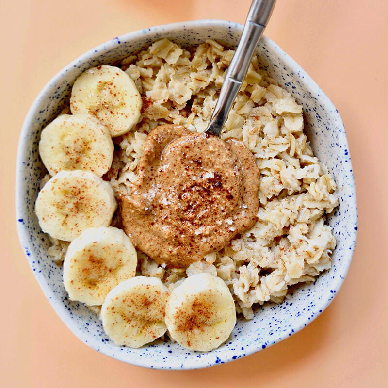 Oatmeal with bananas and almond butter